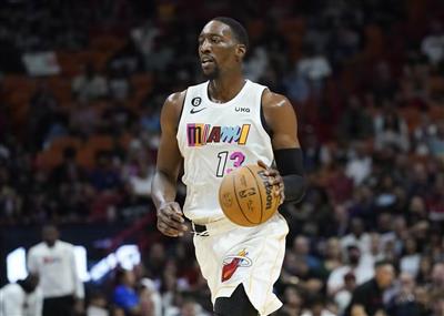 The whole team's sense of ball control exploded! Five players scored in double figures in the half, and the Heat scored 86 points
