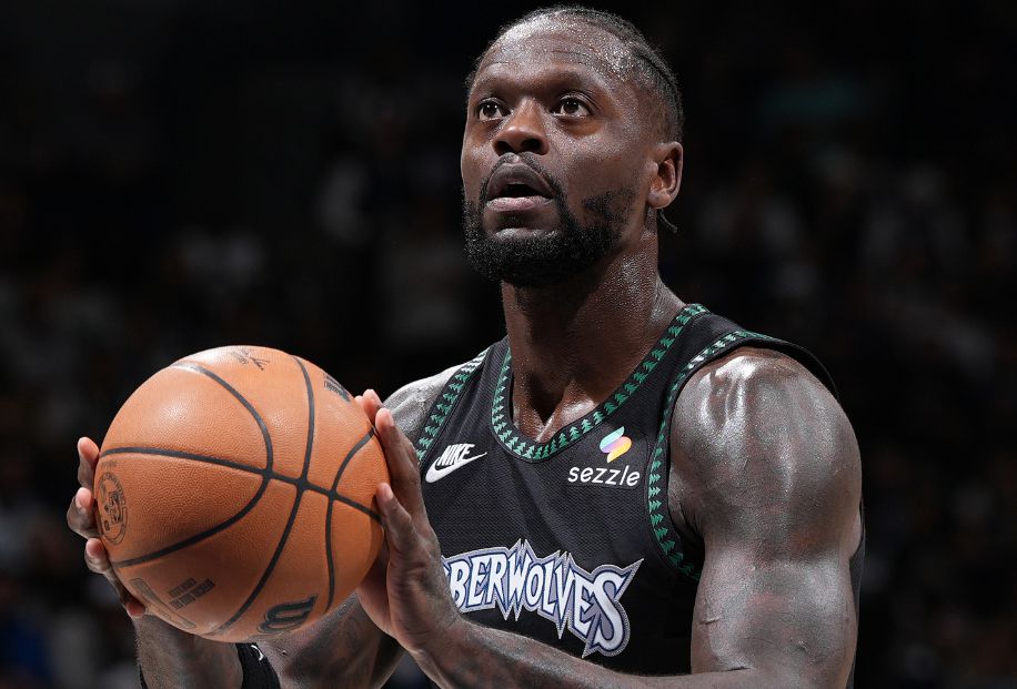 There is no way to save it! Randle made 12 of 21 shots and scored 32 points, 5 rebounds and 4 assists.