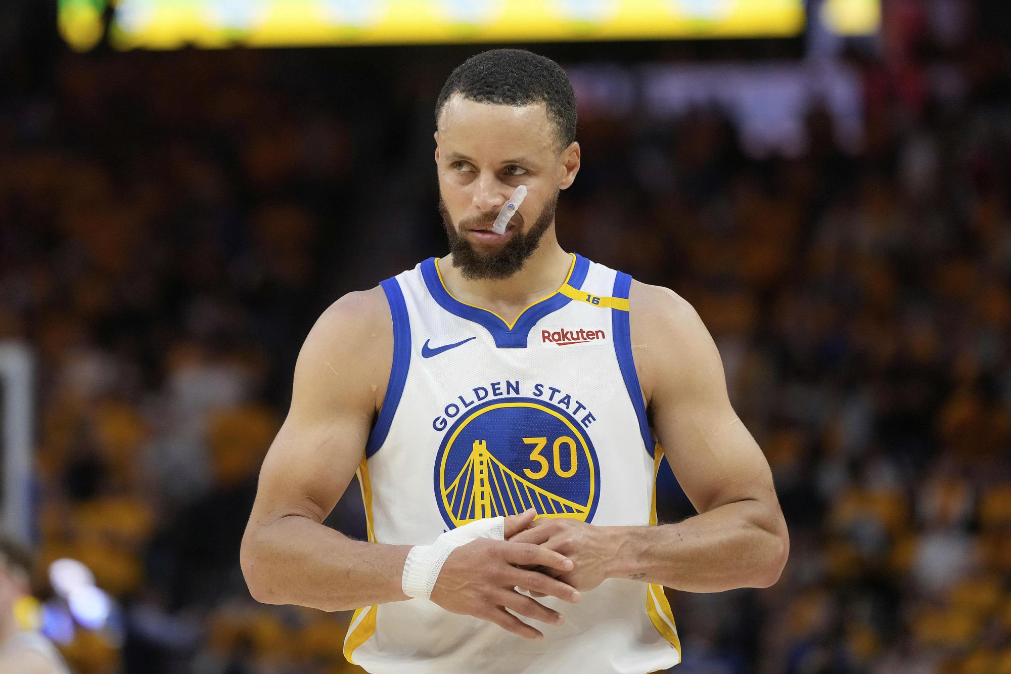 The feeling of controlling the ball is hot! The Warriors blasted 7 three-pointers in the first quarter, shooting 63.6% from three-point range