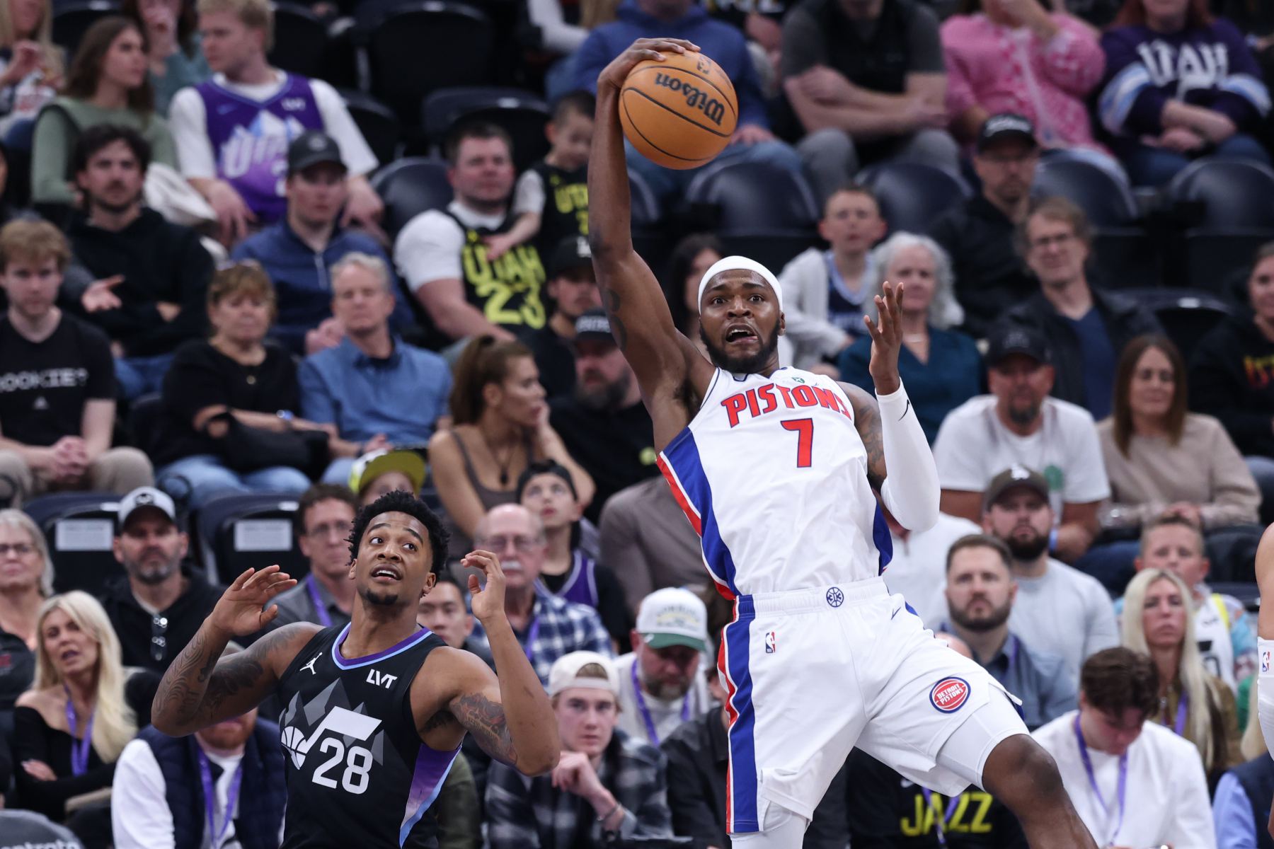 Paul Reed has 25+10+5 and a true shooting percentage of over 90%, the first in the history of the Pistons