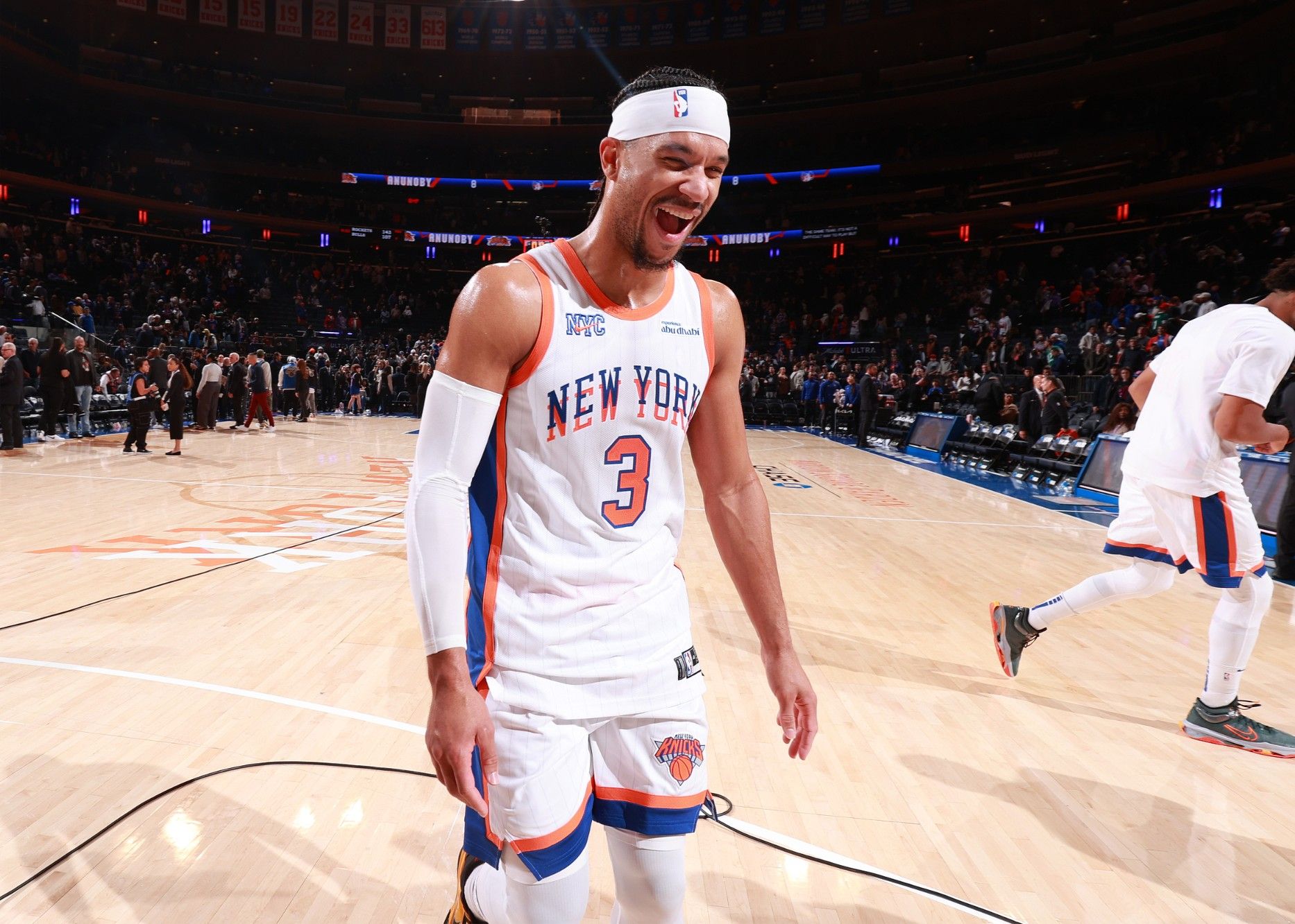 They are completely different teams! The Knicks scored 42 points in the first quarter yesterday, but only scored 42 points at halftime today.