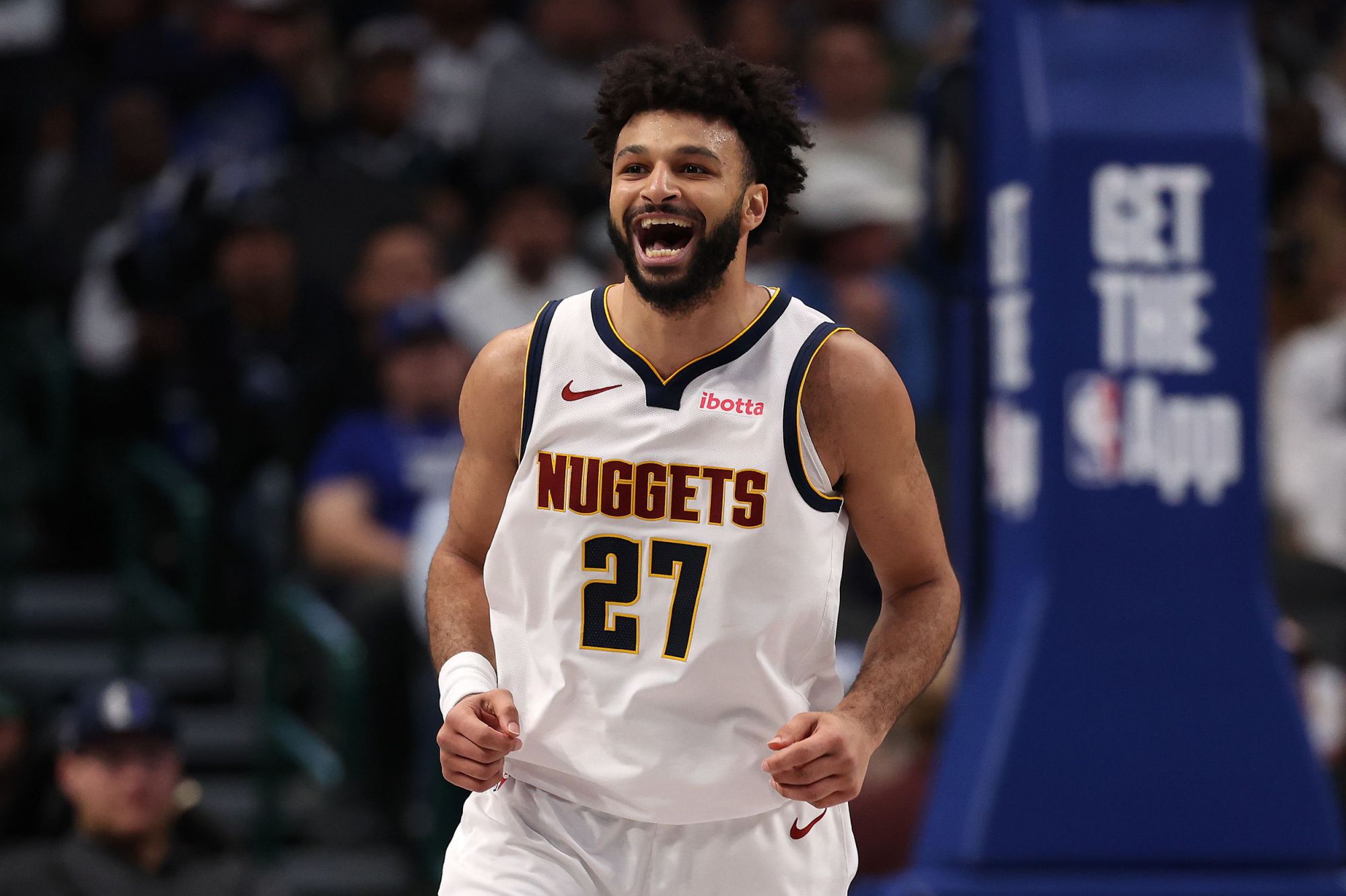 Murray scored 17 points in the half and 14 points in the second quarter.