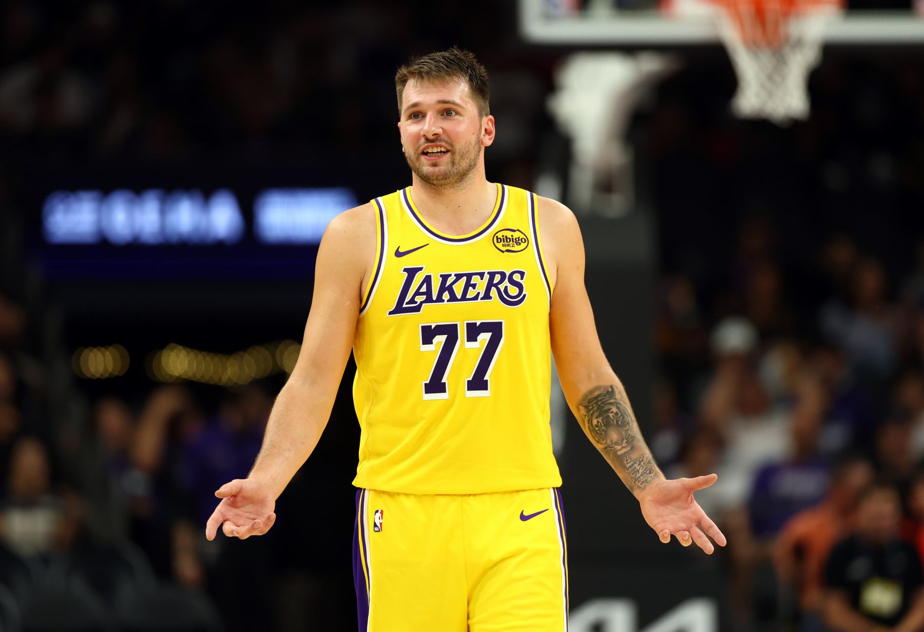 Doncic has a terrible sense of ball control! Redick: In the past two games, opponents have sent defensive players to mark him.