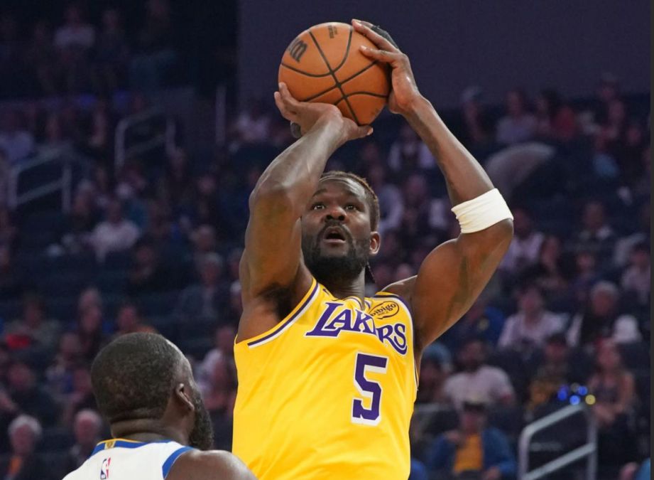 What a contrast! Ayton made 10 of 11 shots and scored 20+16, Smart made 1 of 10 shots from outside.